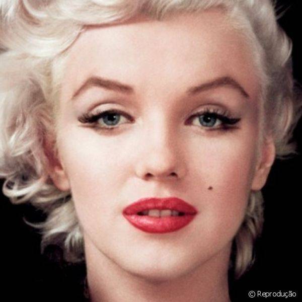 Marilyn Monroe marcou época com uma maquiagem que transbordava sensualidade. A atriz apostava no delineado e batom vermelho para dar ar voluptuoso a suas produções